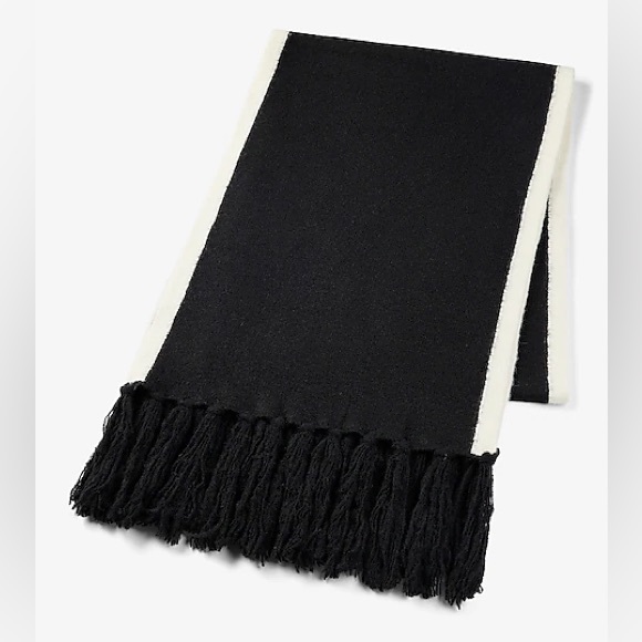 Express Tipped Pom Beanie & Scarf Set - Picture 2 of 5